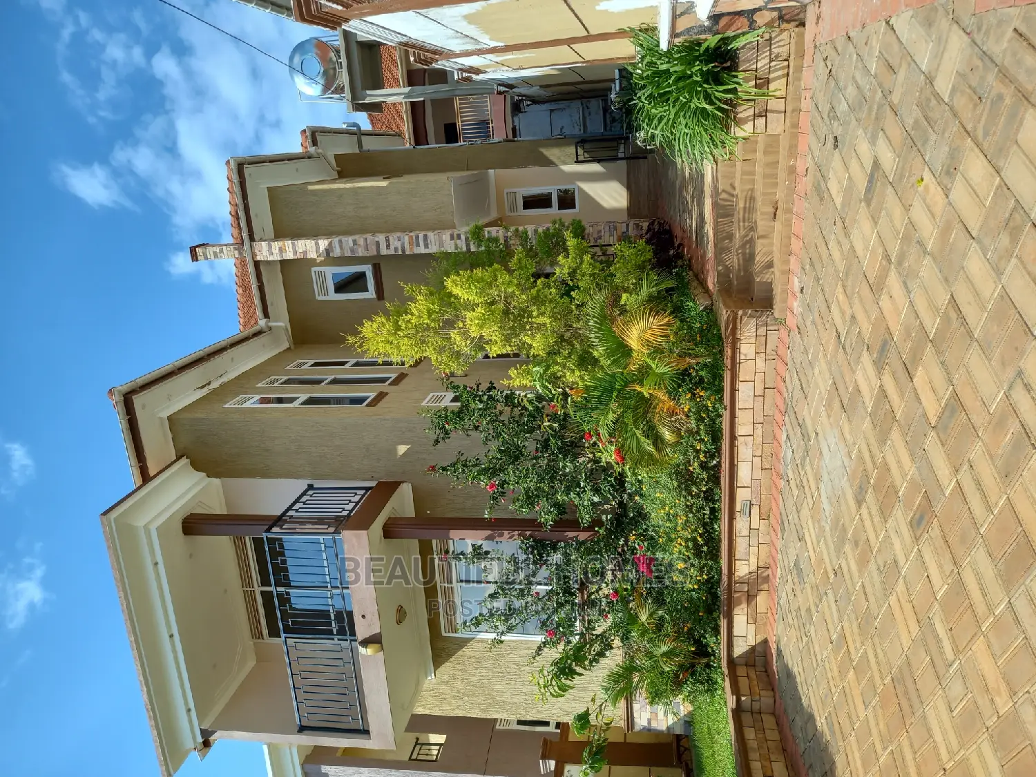 Furnished 4bdrm Duplex in Kira Tarmack for sale
