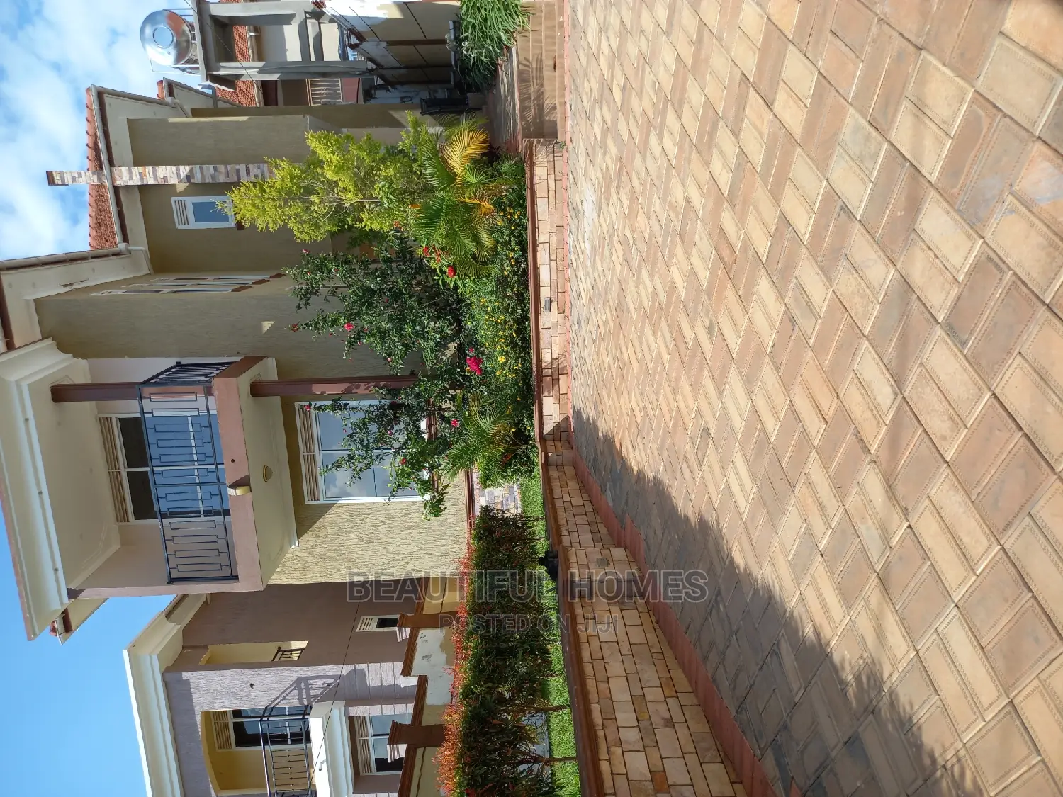 Furnished 4bdrm Duplex in Kira Tarmack for sale