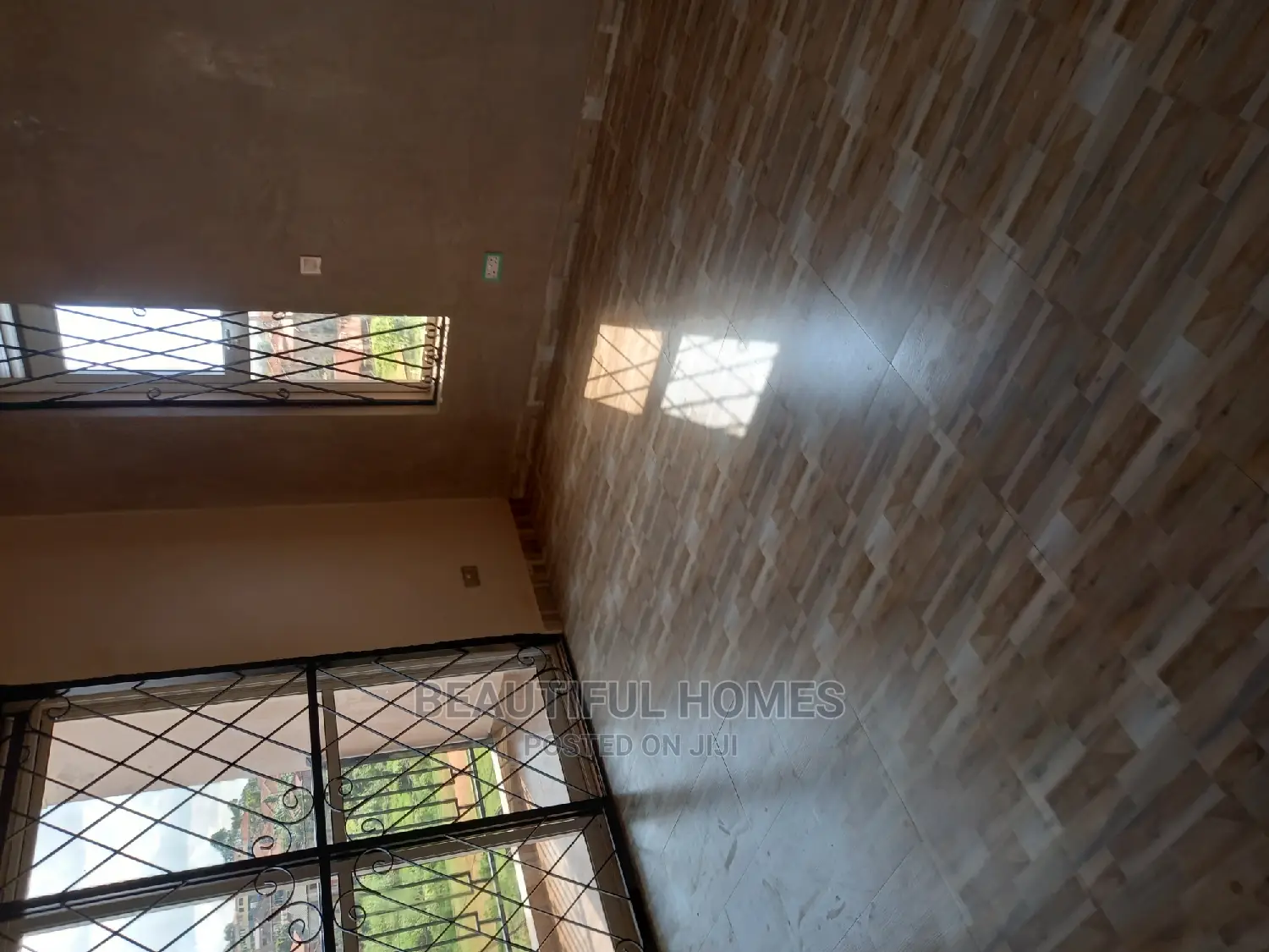 Furnished 4bdrm Duplex in Kira Tarmack for sale