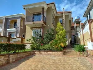 Furnished 4bdrm Mansion in Kira Wealthy for sale