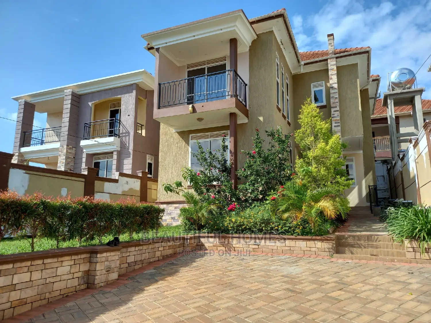 Furnished 4bdrm Mansion in Kira Wealthy for sale