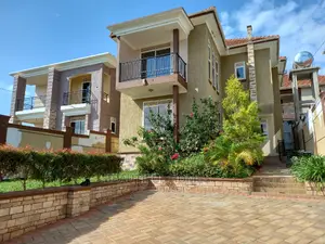 Furnished 4bdrm Mansion in Kira Wealthy for sale