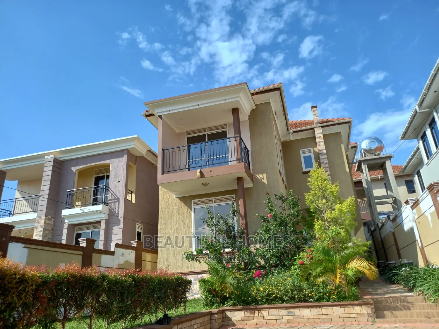 Furnished 4bdrm Mansion in Kira Wealthy for sale