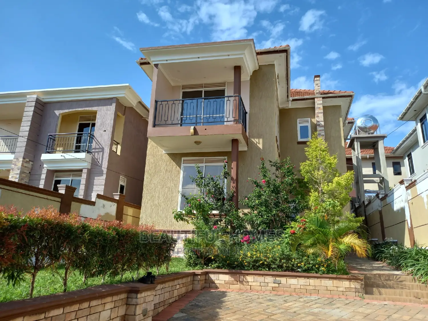 Furnished 4bdrm Mansion in Kira Wealthy for sale