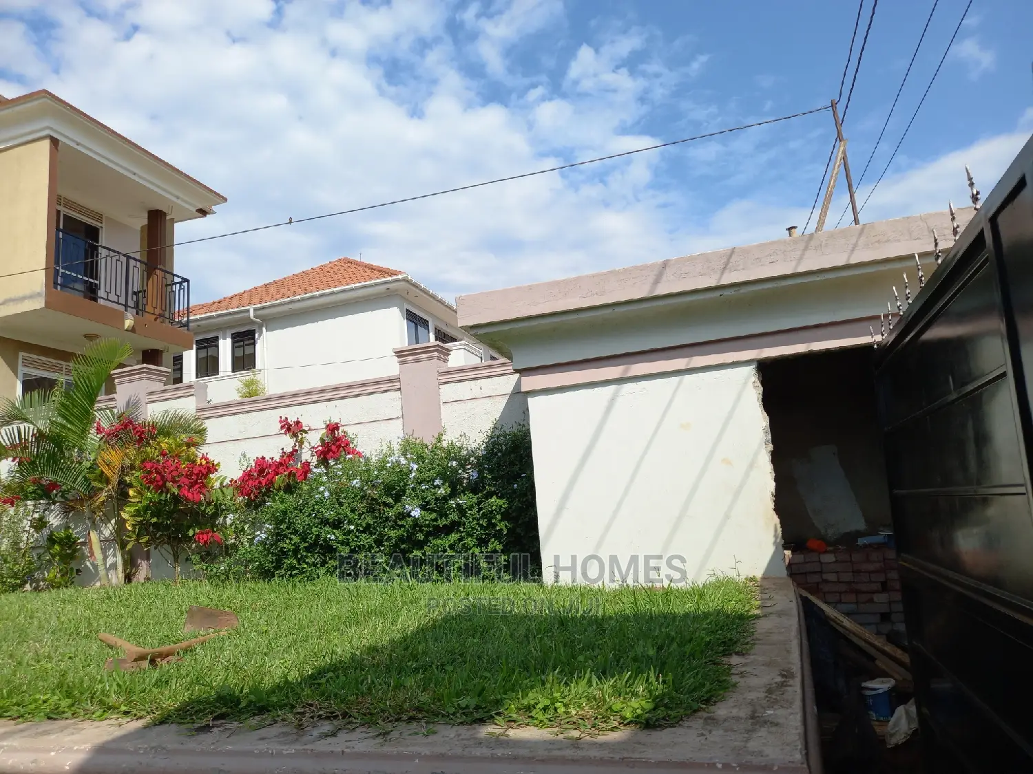 Furnished 4bdrm Duplex in Kira for sale