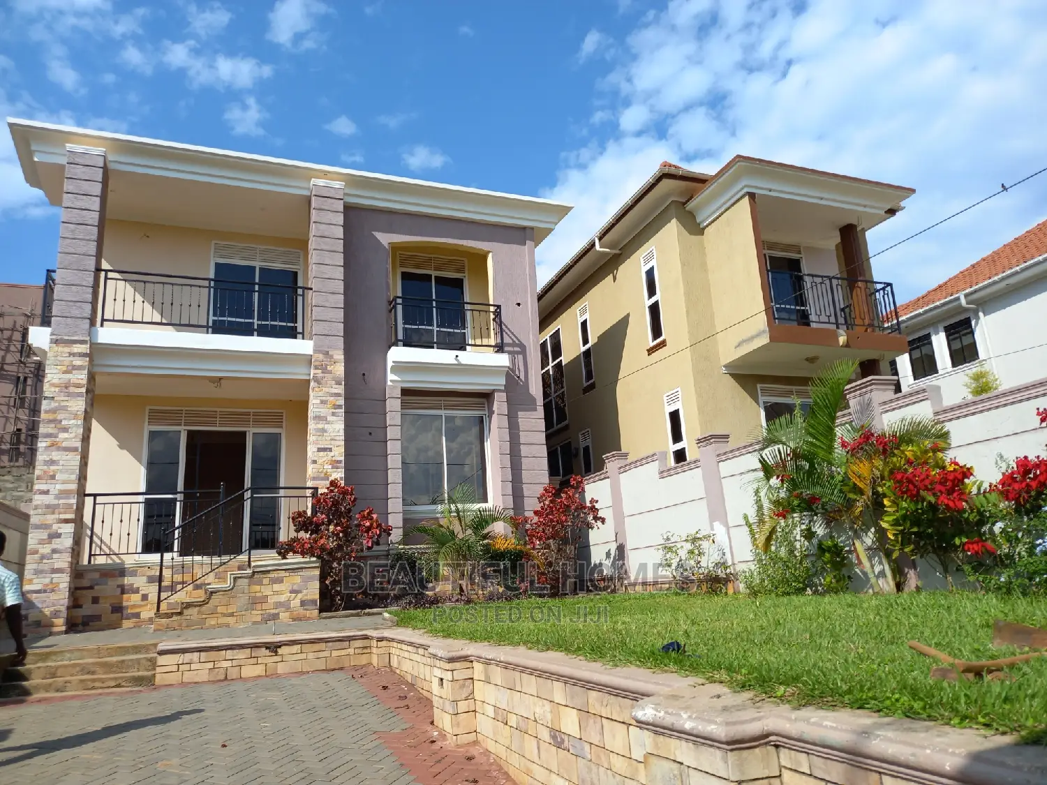 Furnished 4bdrm Duplex in Kira for sale
