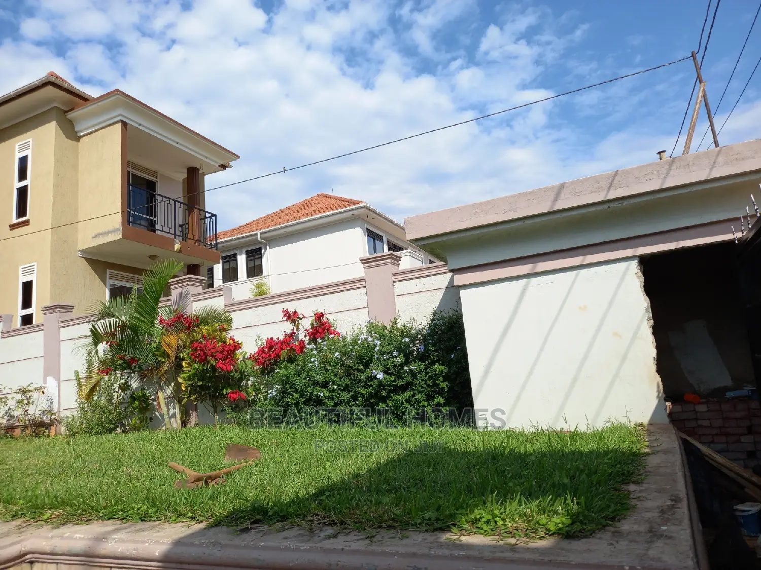 Furnished 4bdrm Duplex in Kira for sale