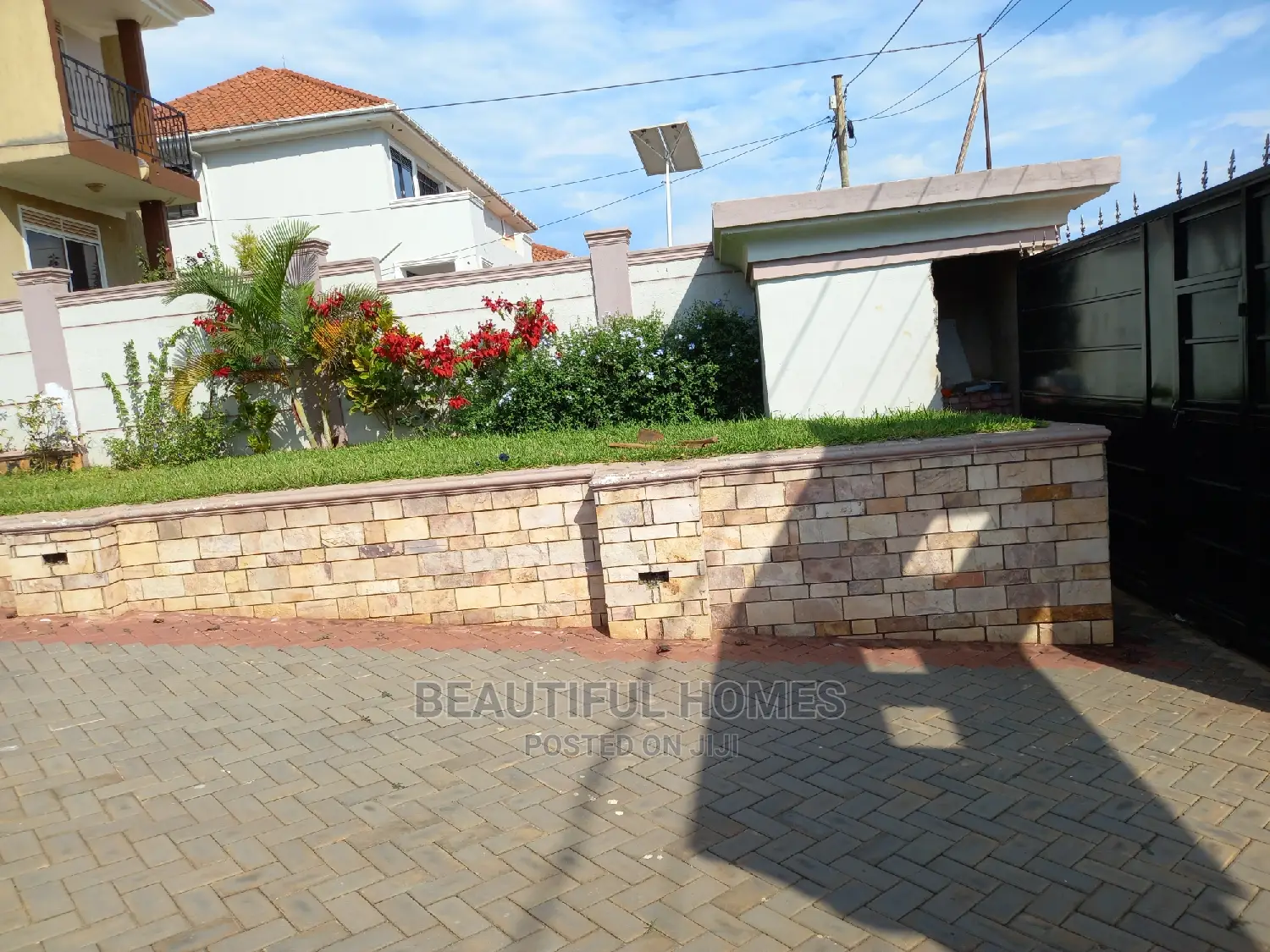 Furnished 4bdrm Mansion in Kira for sale