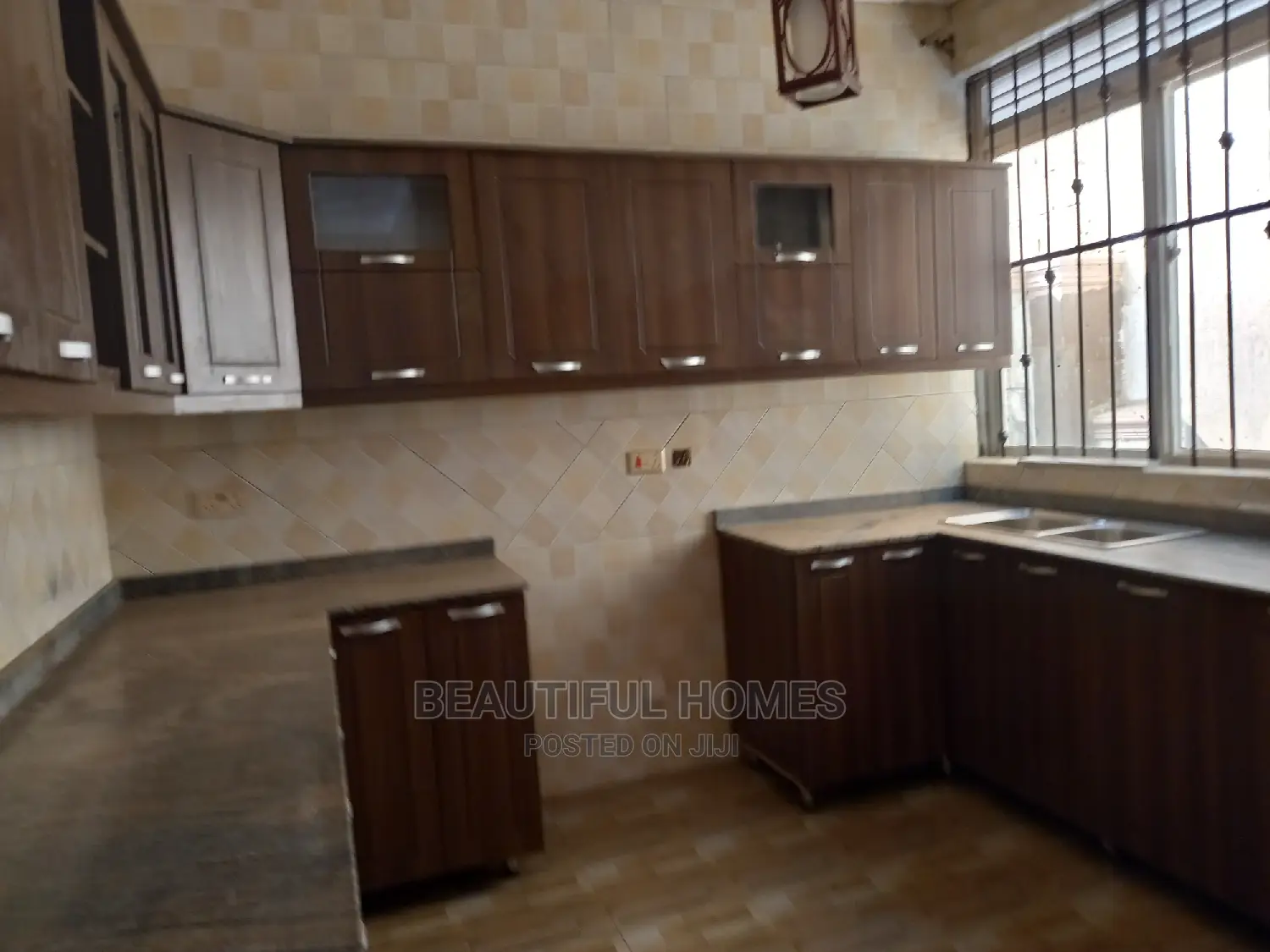 Furnished 4bdrm Mansion in Kira for sale