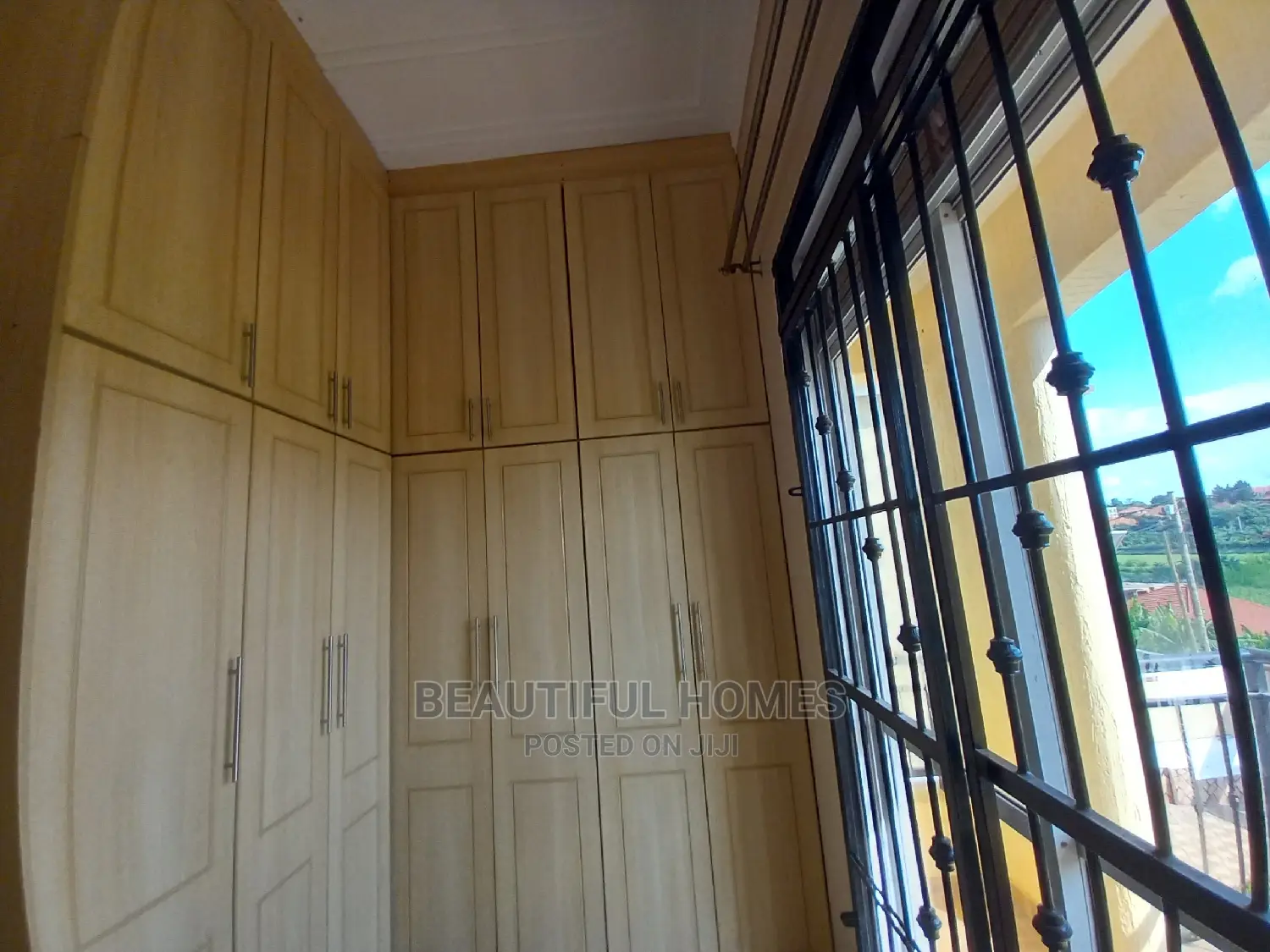 Furnished 4bdrm Mansion in Kira for sale