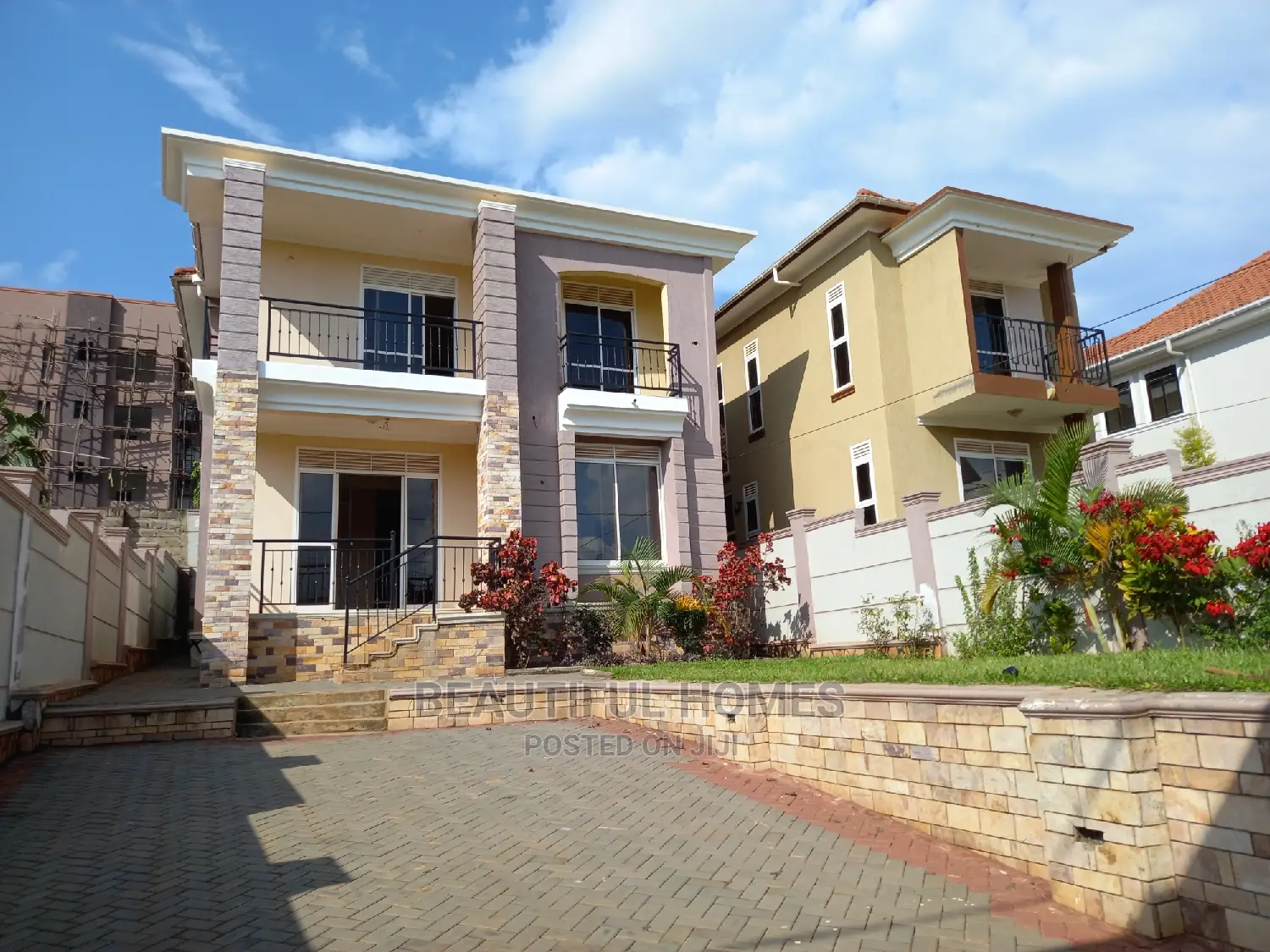 Furnished 4bdrm Duplex in Kira for sale
