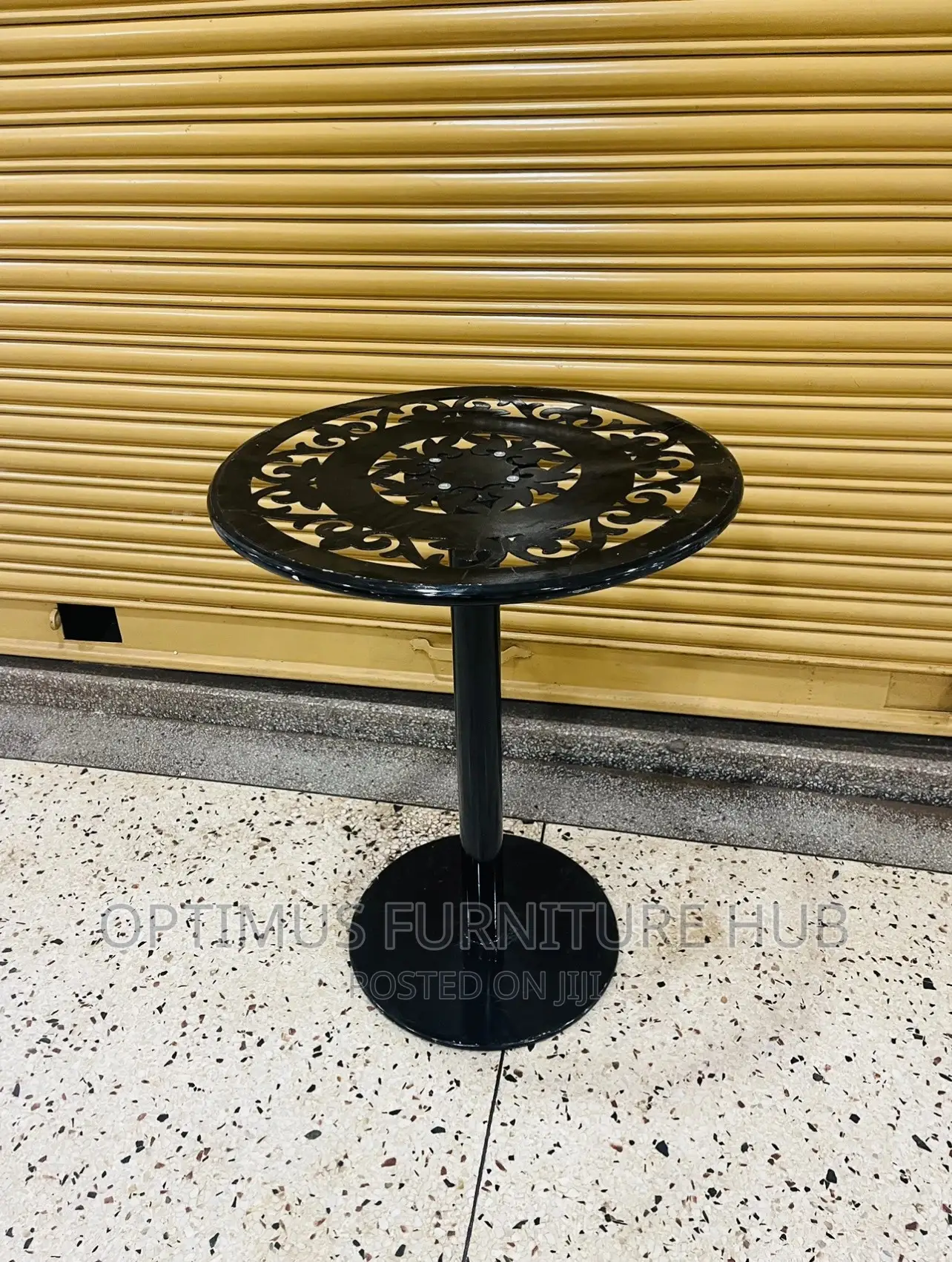 Metallic Table (Round)
