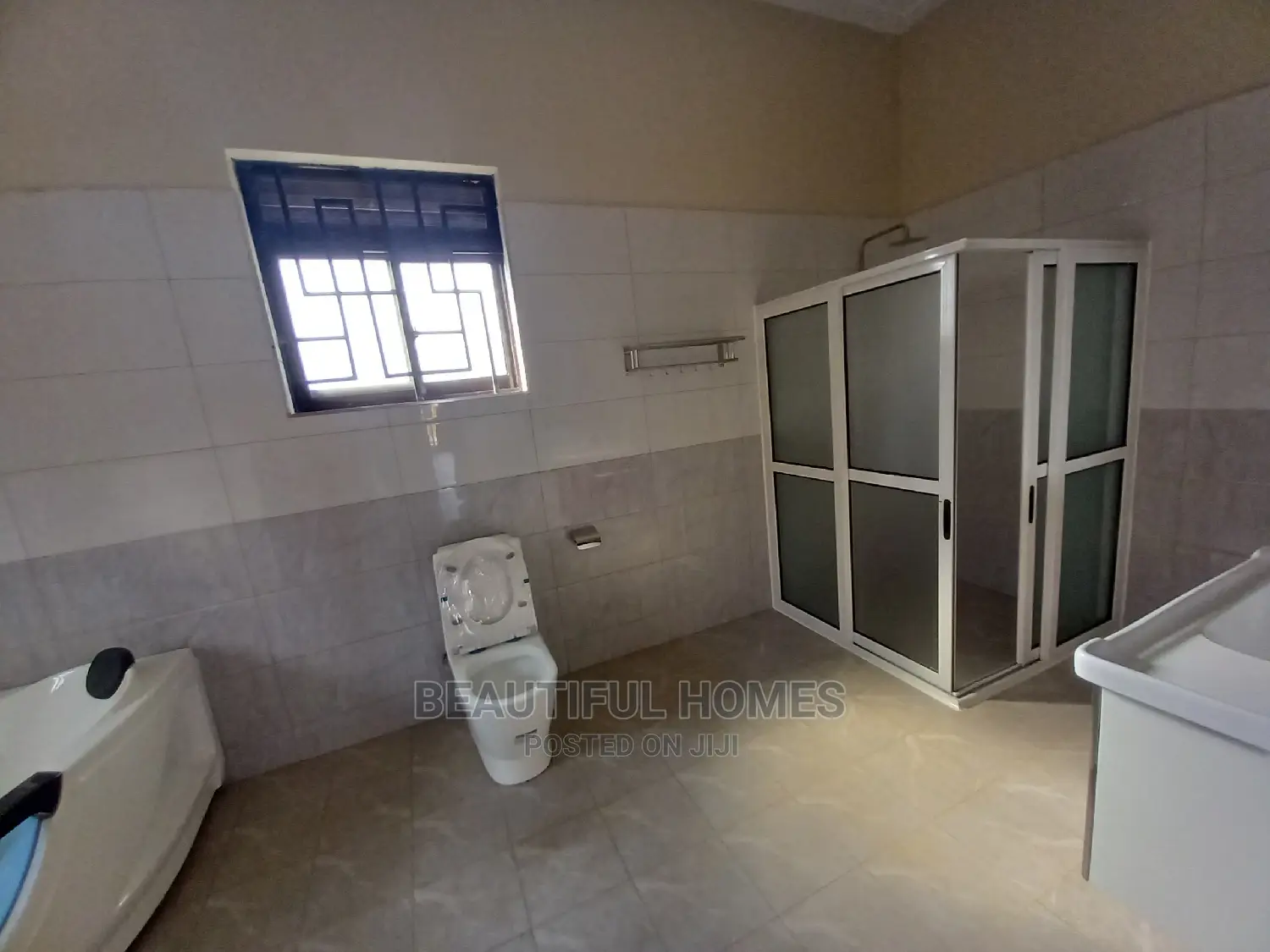 Furnished 6bdrm Duplex in Kira Corporate Class for sale