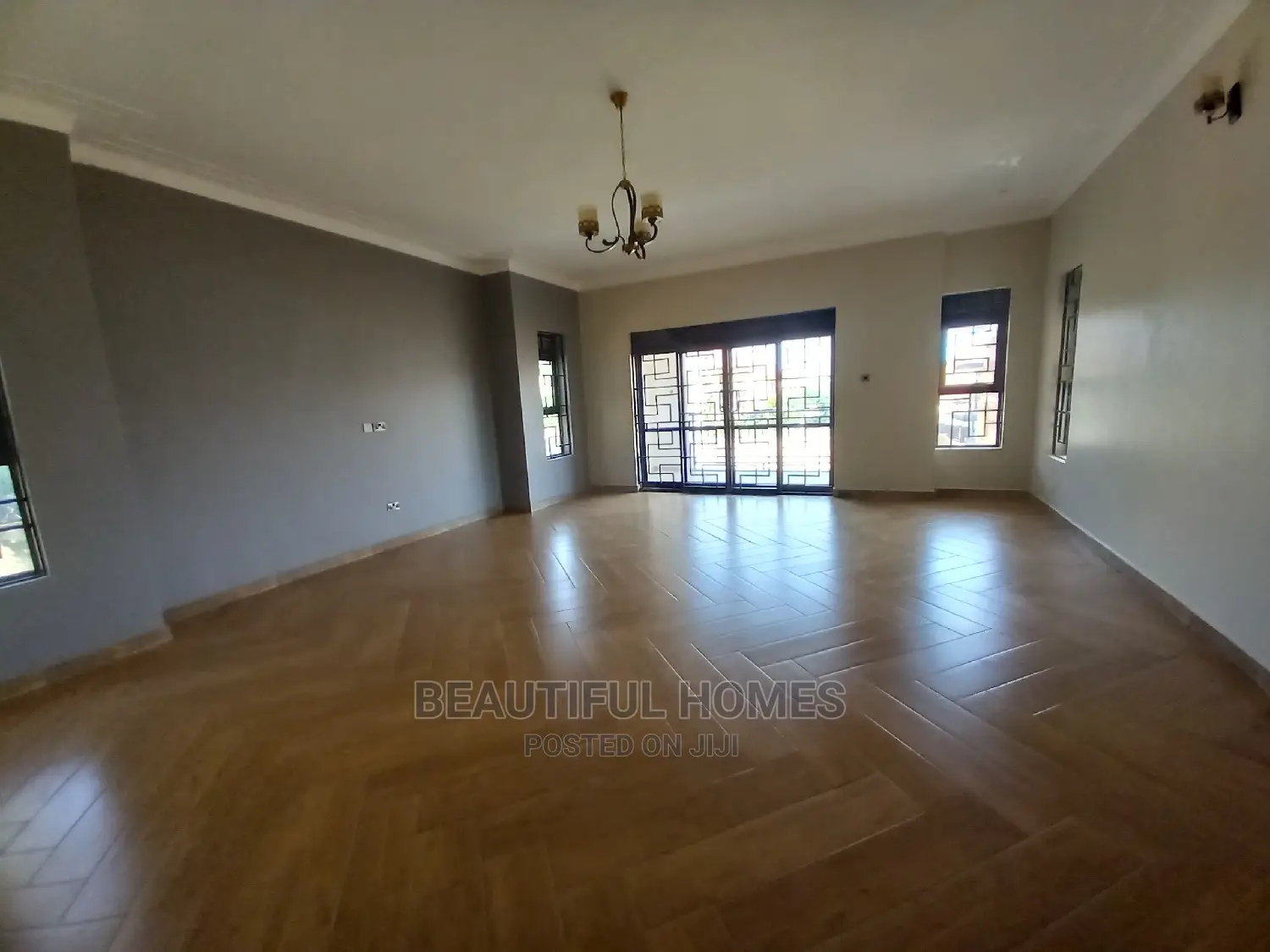 Furnished 6bdrm Mansion in Kira for sale