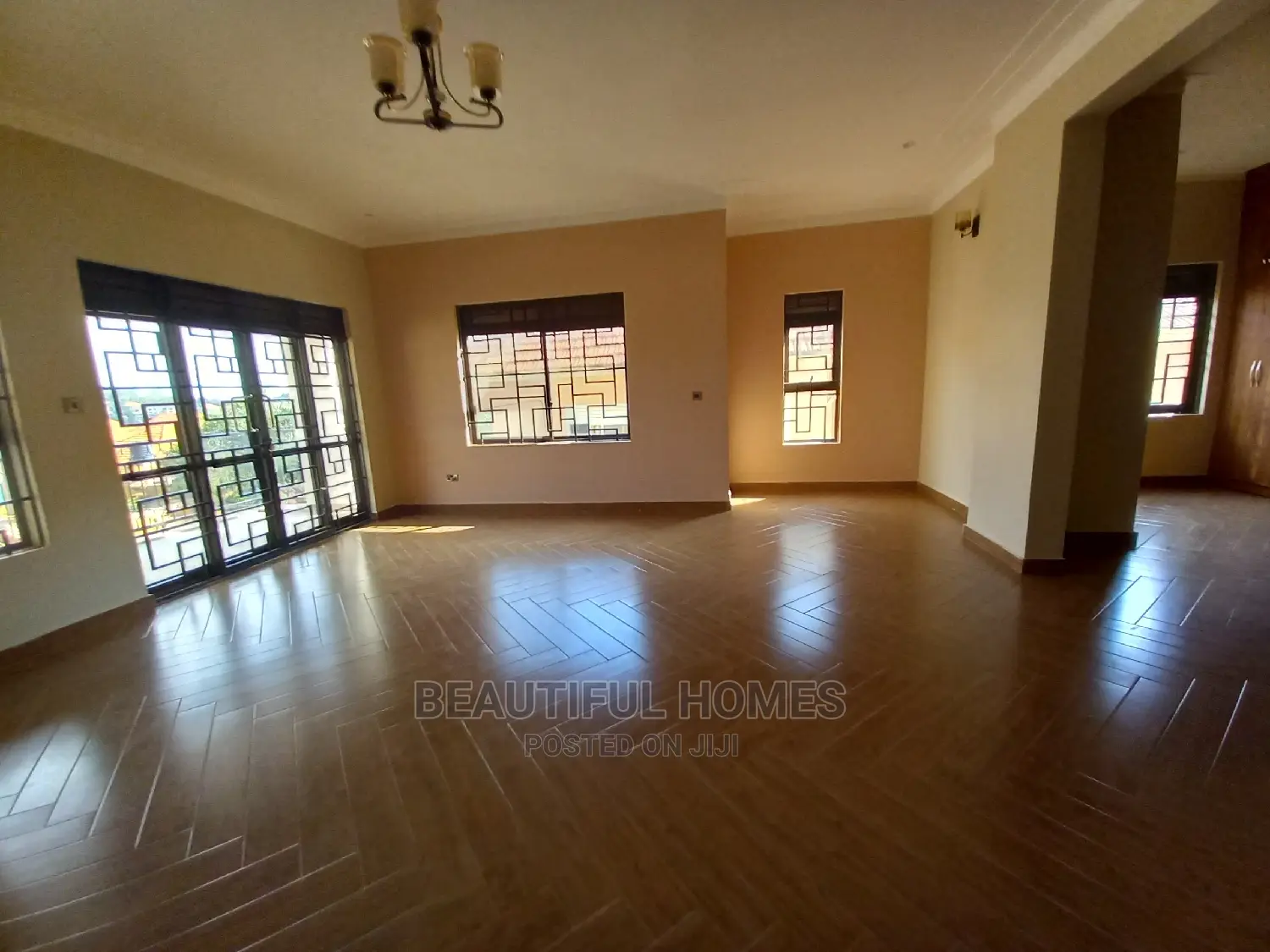 Furnished 6bdrm Duplex in Kira for sale
