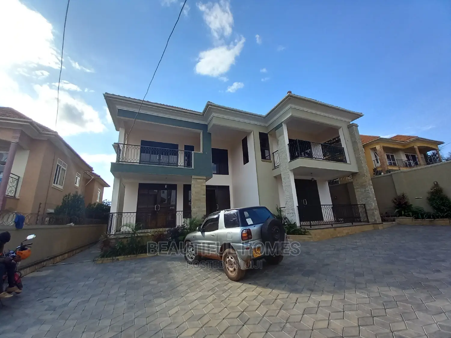 Furnished 6bdrm Mansion in Kira  Wealthy for sale