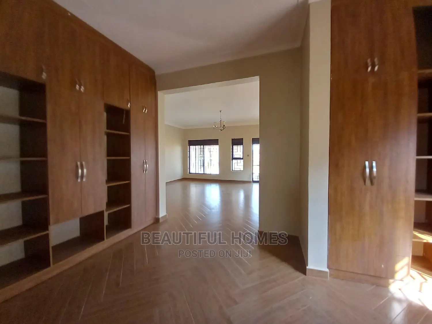Furnished 6bdrm Mansion in Kira  Wealthy for sale