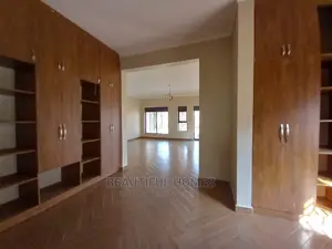 Furnished 6bdrm Mansion in Kira  Wealthy for sale