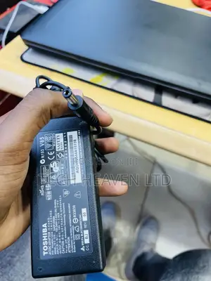Toshiba Laptop Power Adapter