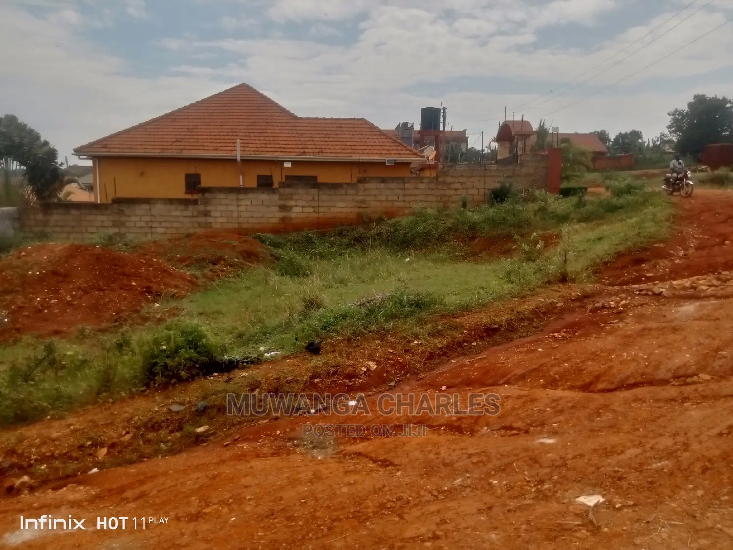 100by50ft Plot on Quick Sale at Buwate