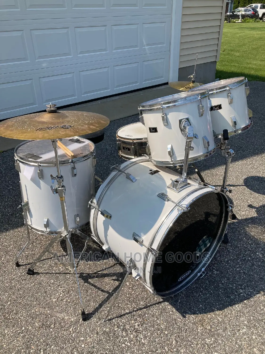 Pearl Full Drum Set With Cymbals and Hi-Hat and Stool.