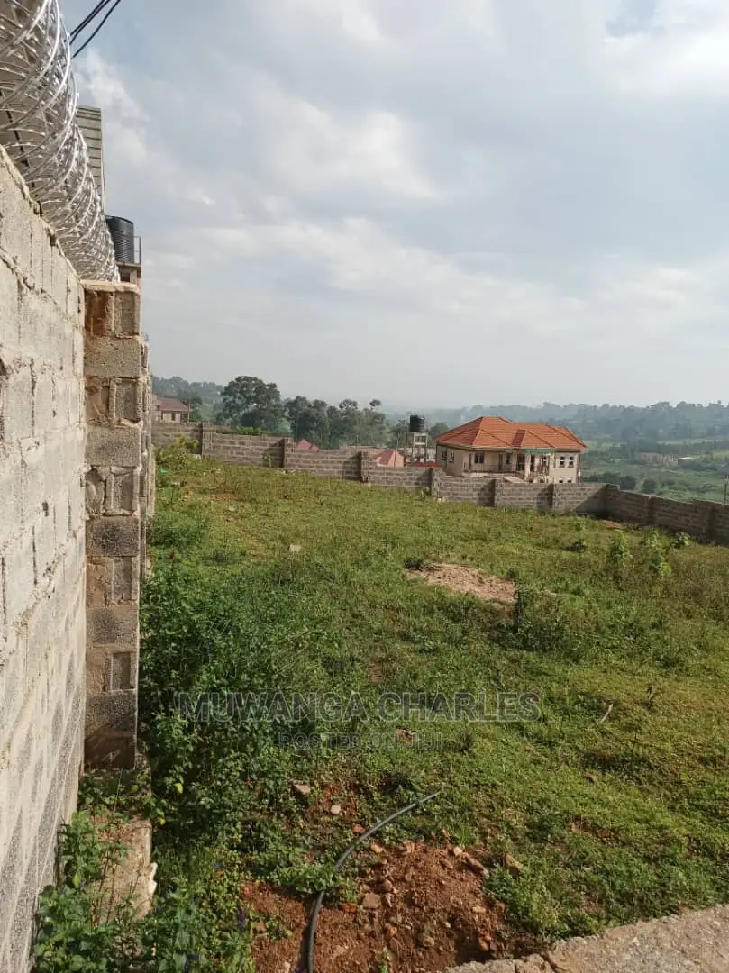 Plot's in Kira Kitikifumba on Quick Sale