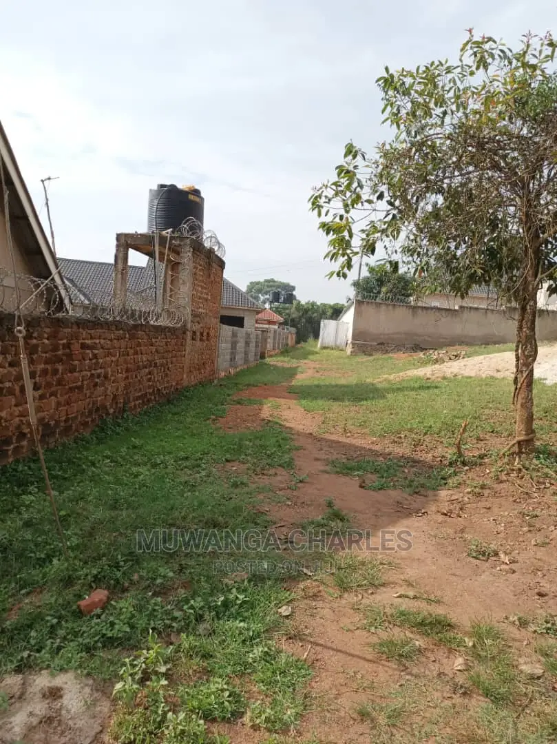 Plot's in Kira Kitikifumba on Quick Sale