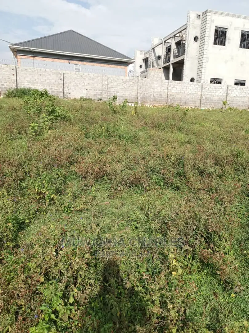 Plot's in Kira Kitikifumba on Quick Sale