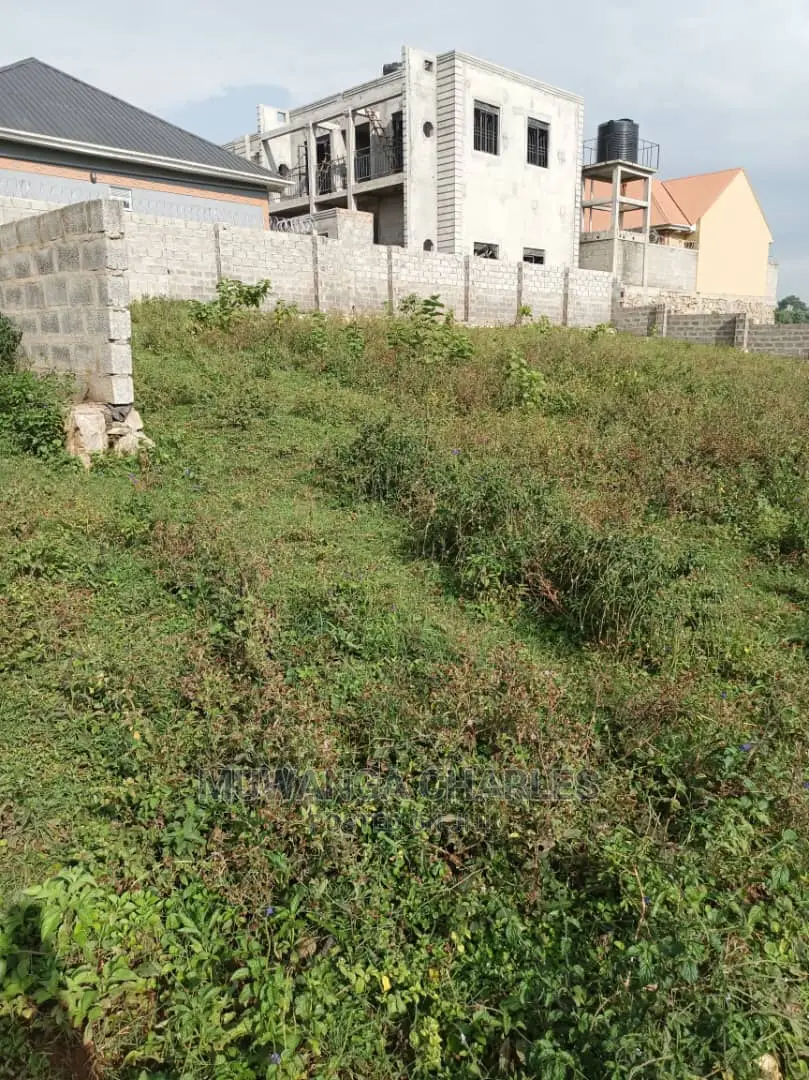 Plot's in Kira Kitikifumba on Quick Sale