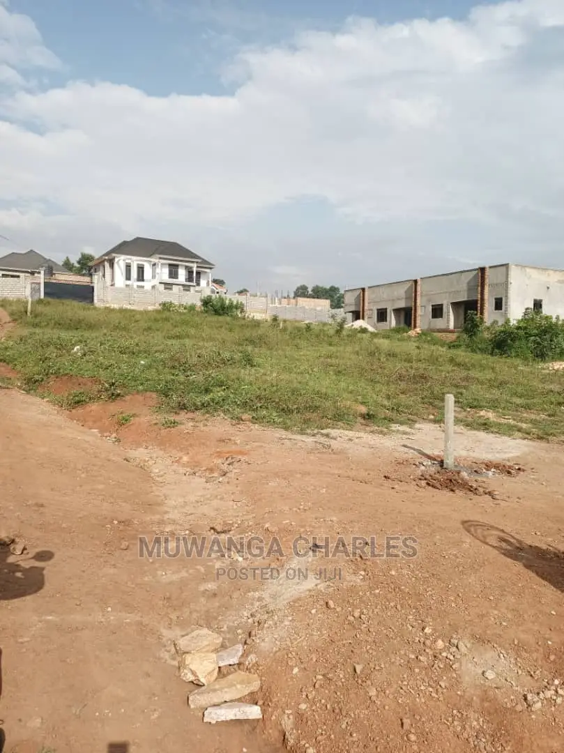 Plot's in Kira Kitikifumba on Quick Sale