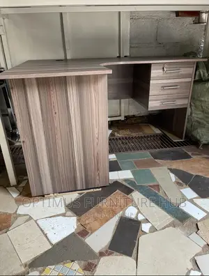 Office Desk (Curved)