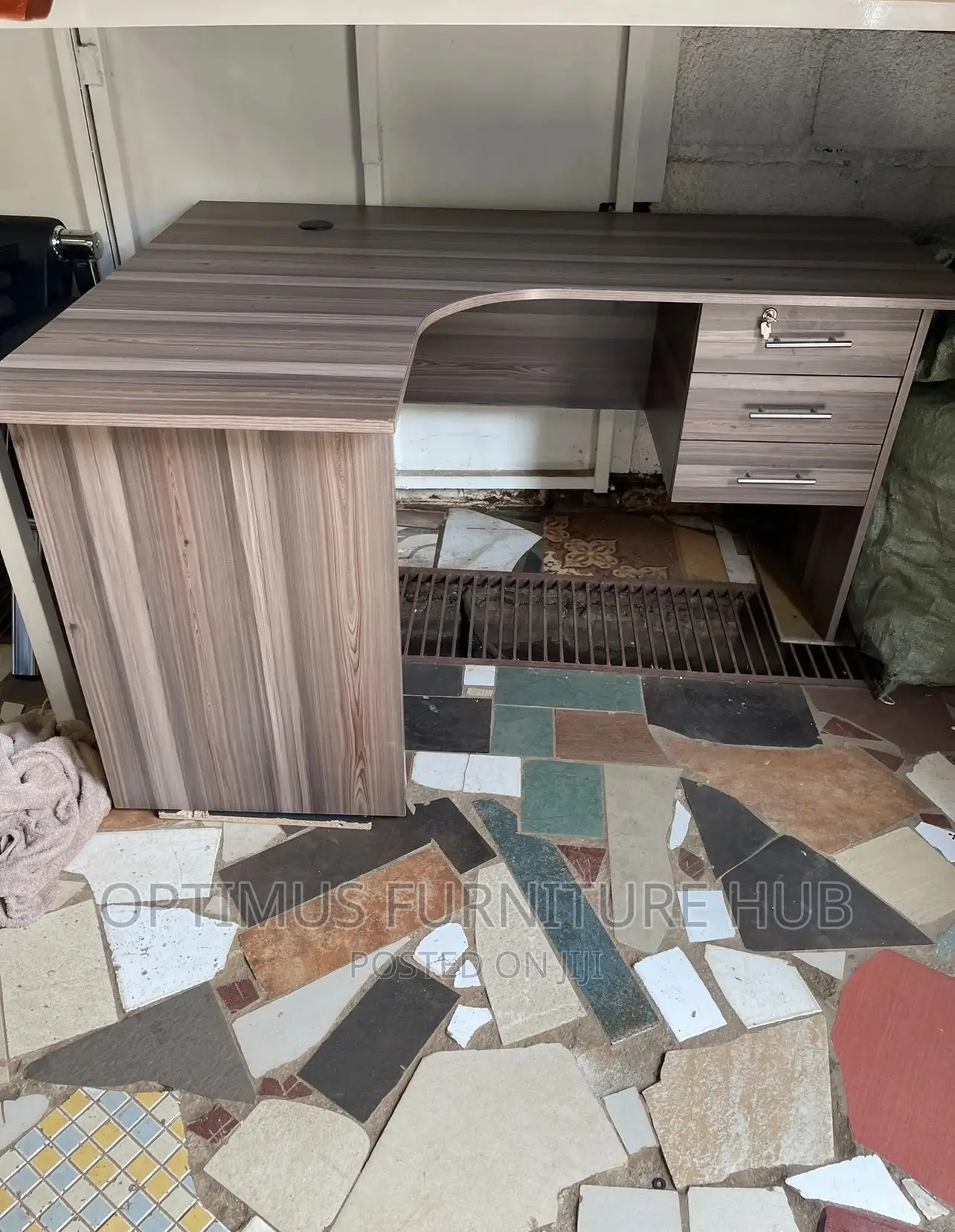 Office Desk (Curved)