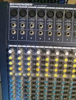 Behringer Eurodesk MX 3282A 32- Channel Mixer, 8 Bus Analog.