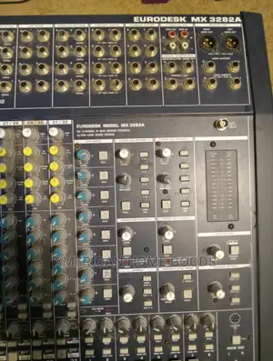 Behringer Eurodesk MX 3282A 32- Channel Mixer, 8 Bus Analog.