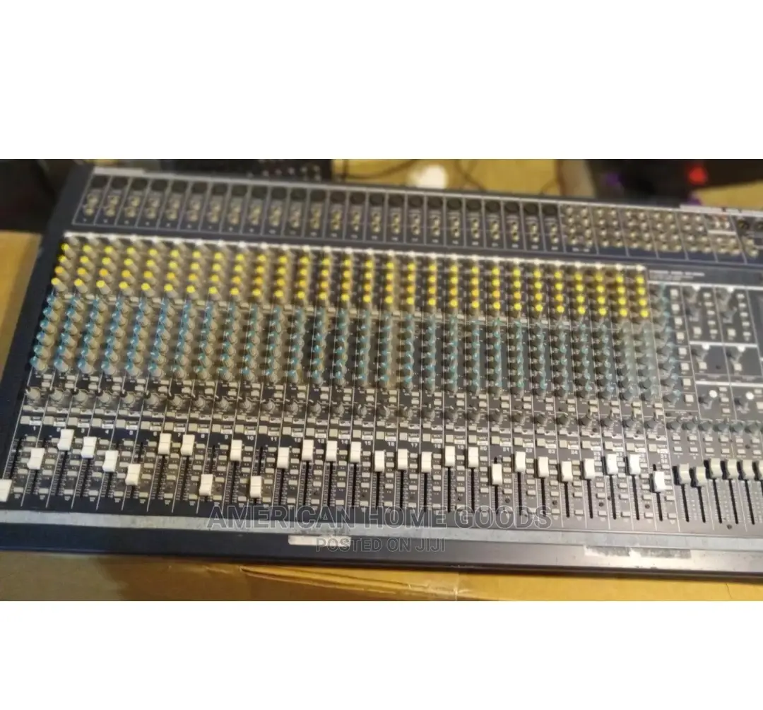 Behringer Eurodesk MX 3282A 32- Channel Mixer, 8 Bus Analog.