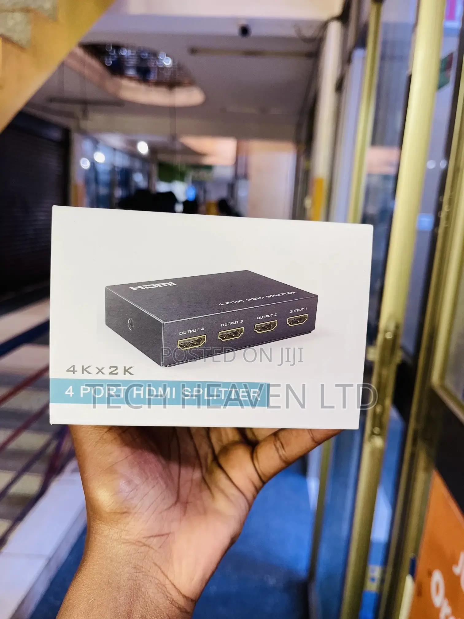 and HDMI Splitter 4 Port