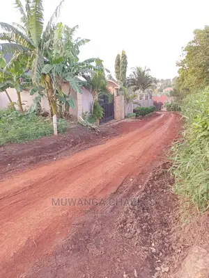 Plot's in Kira Kitukutwe on Quick Sale