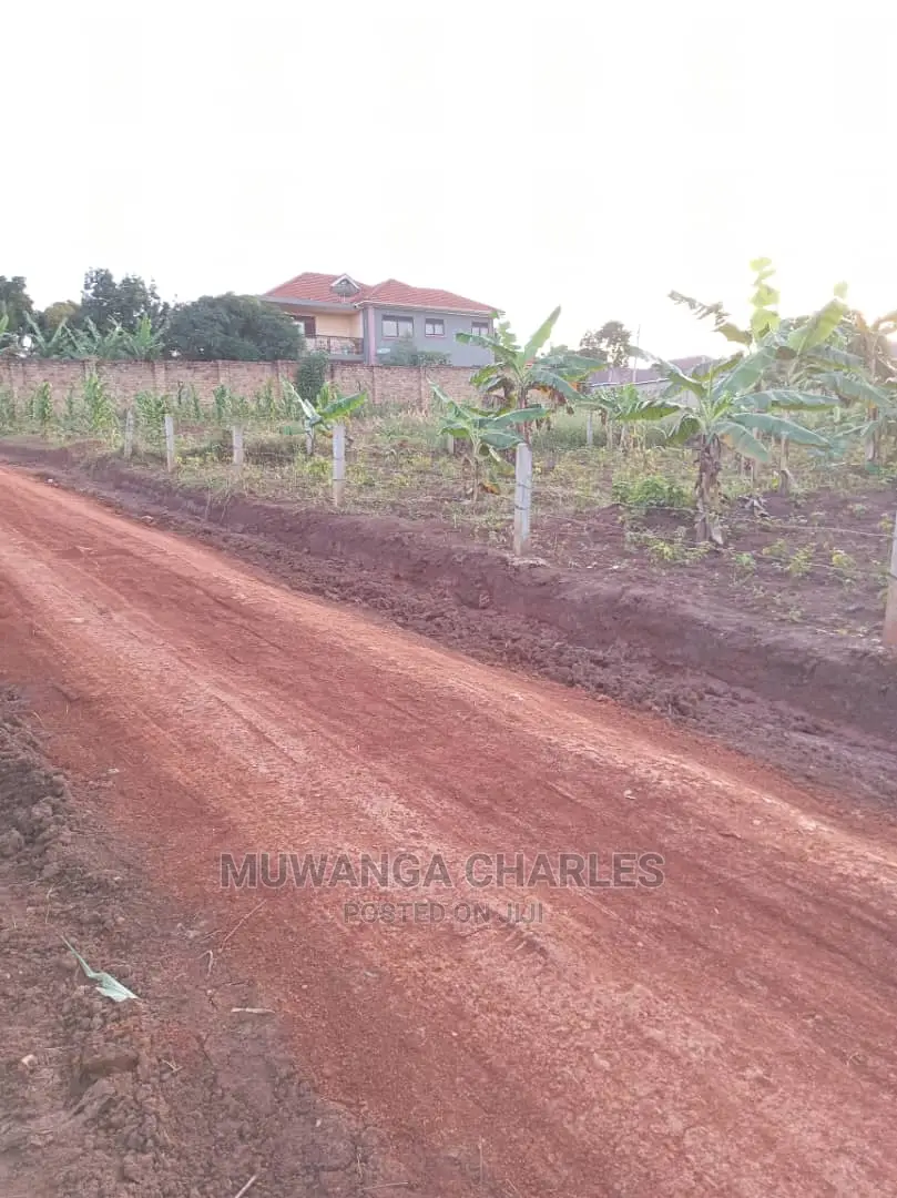 Plot's in Kira Kitukutwe on Quick Sale