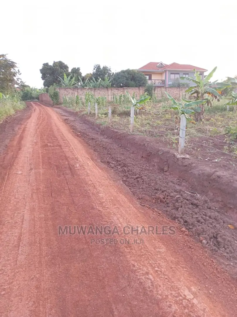 Plot's in Kira Kitukutwe on Quick Sale