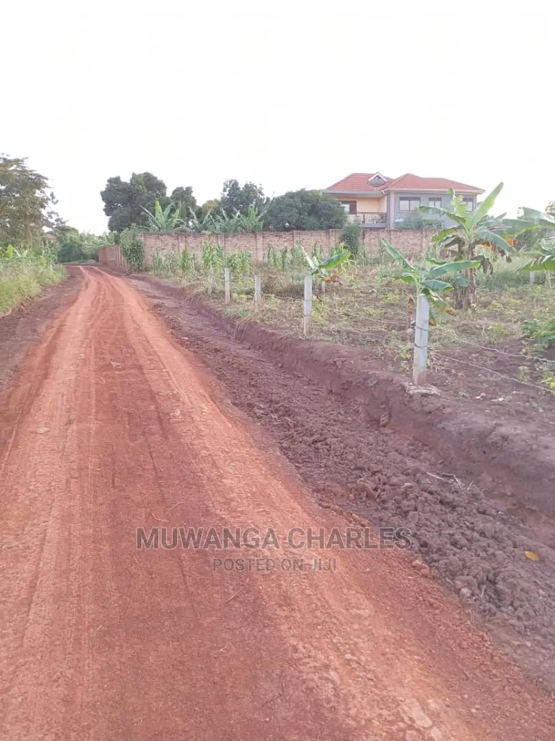 Plot's in Kira Kitukutwe on Quick Sale