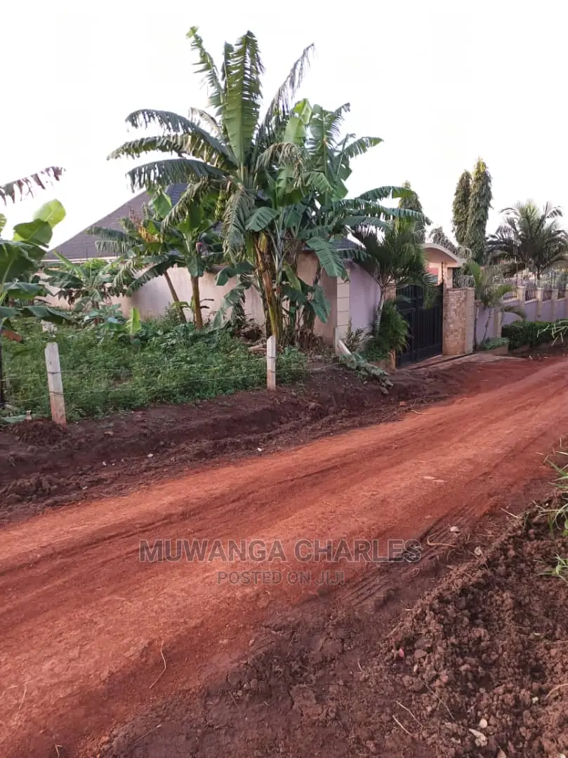 Plot's in Kira Kitukutwe on Quick Sale