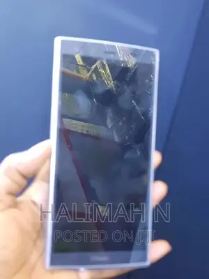 Kyocera Urbano V04 KYV45 64 GB Silver