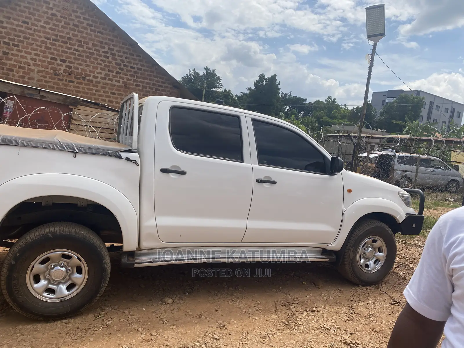 Toyota Hilux SR 4x4 2014 White