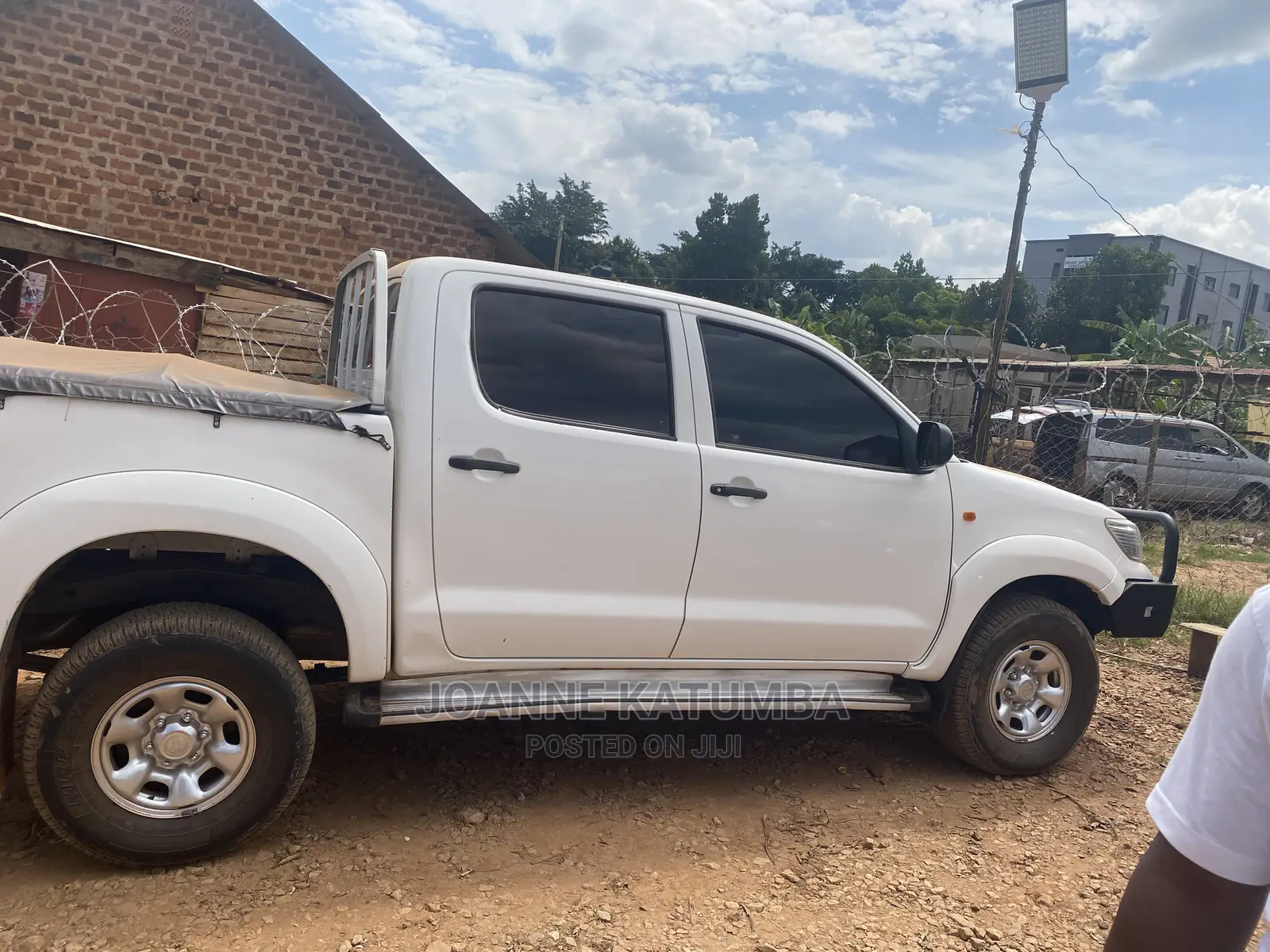 Toyota Hilux SR 4x4 2014 White