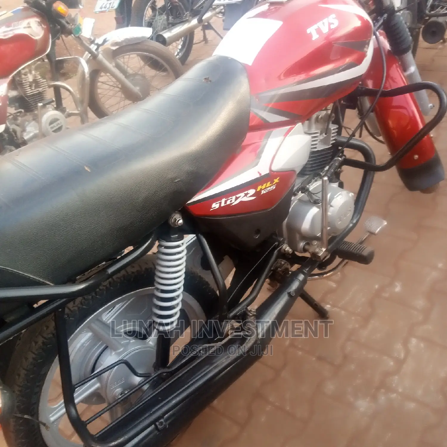 TVS HLX 125 2021 Red