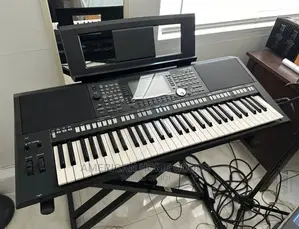 Yamaha PSR-S975