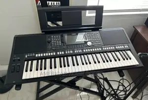 Yamaha PSR-S975