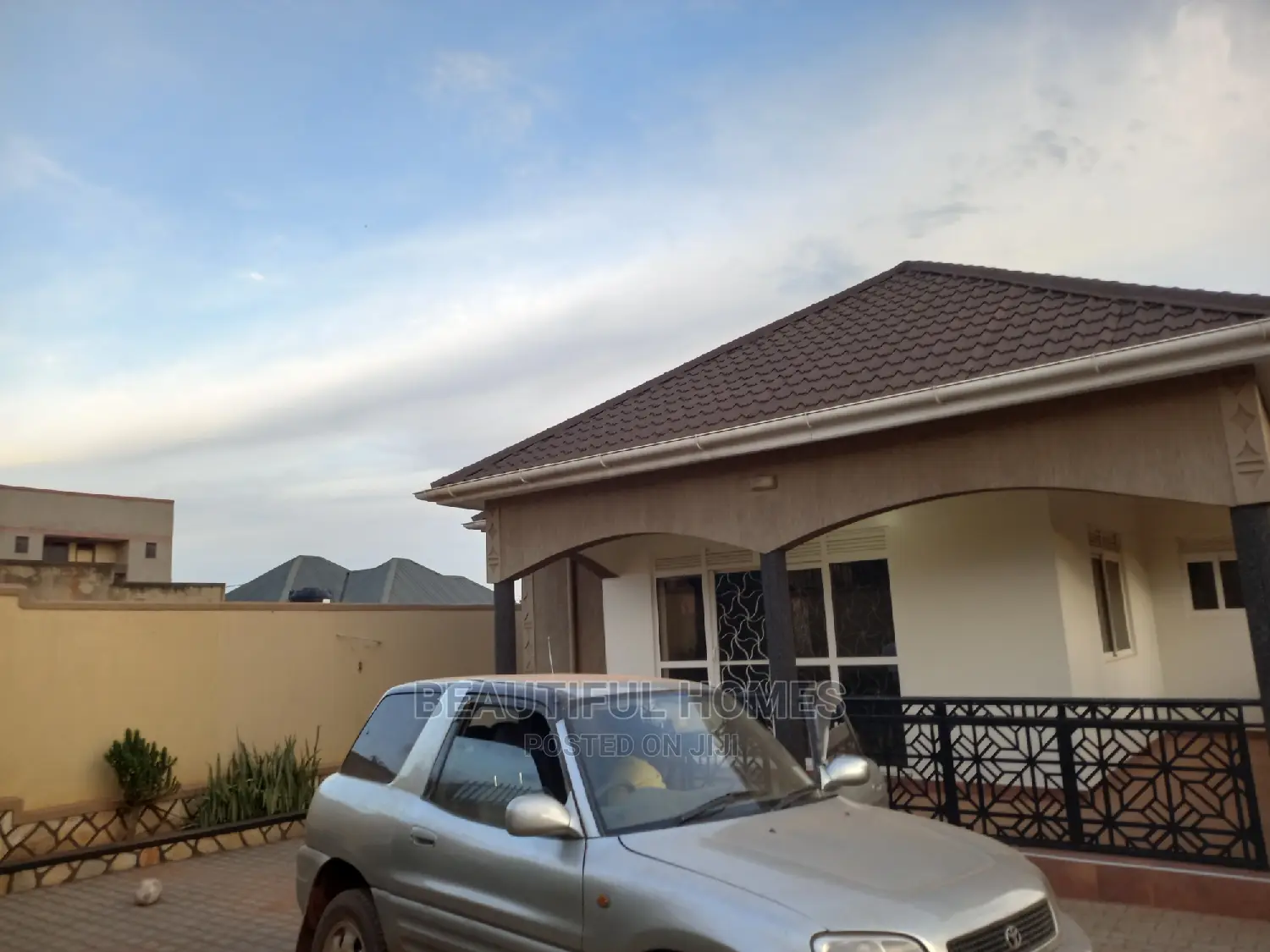Furnished 4bdrm Bungalow in Kira for sale
