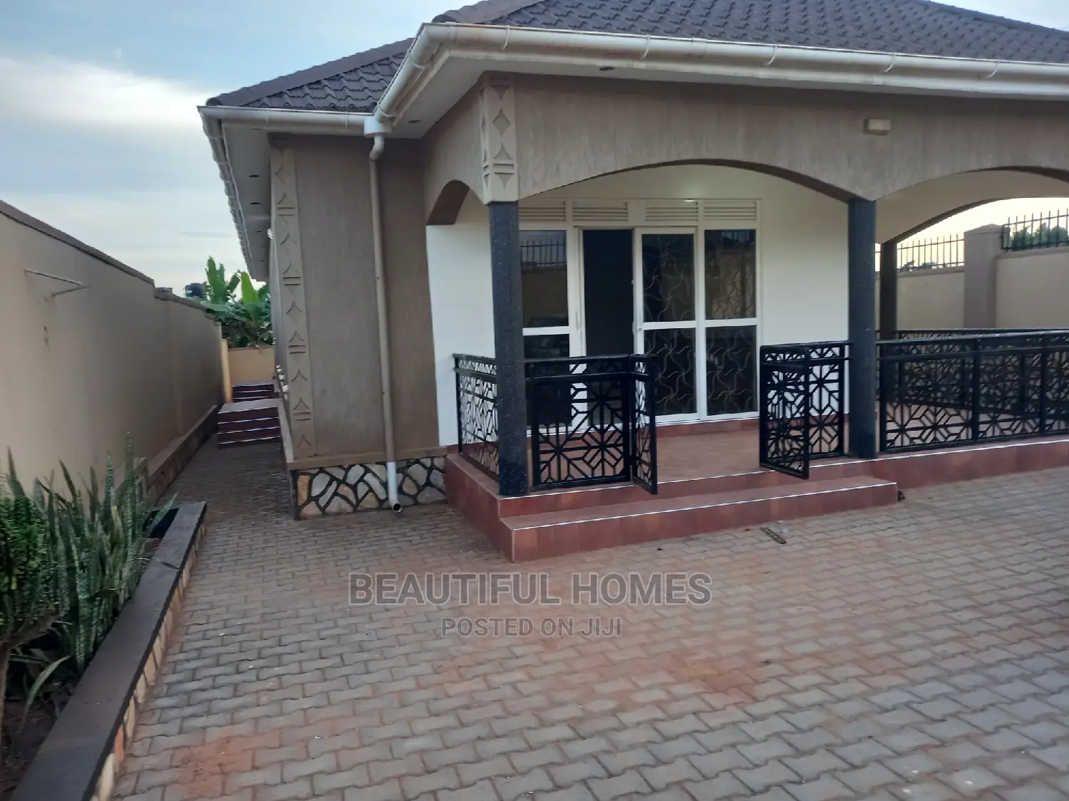 Furnished 4bdrm Bungalow in Kira for sale