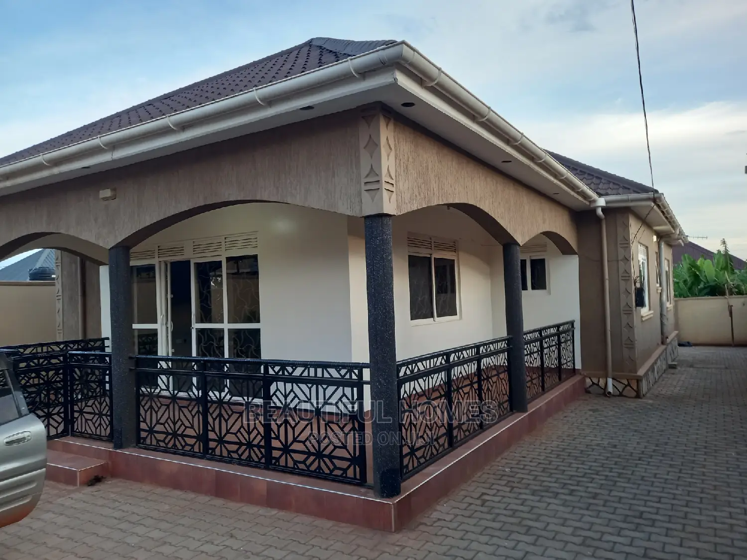 Furnished 4bdrm Bungalow in Kira for sale